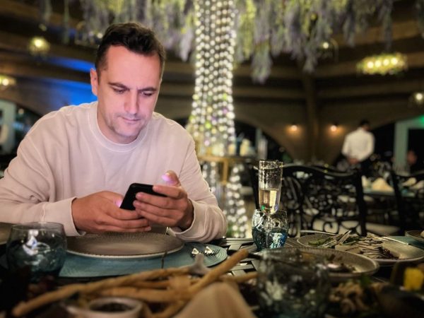 Mini-turneele care au schimbat regulile jocului în stand-up. Lecția de business de la Călin Crețu